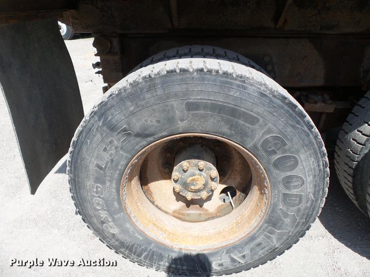 image for item DE7779 1988 Ford L9000 dump truck