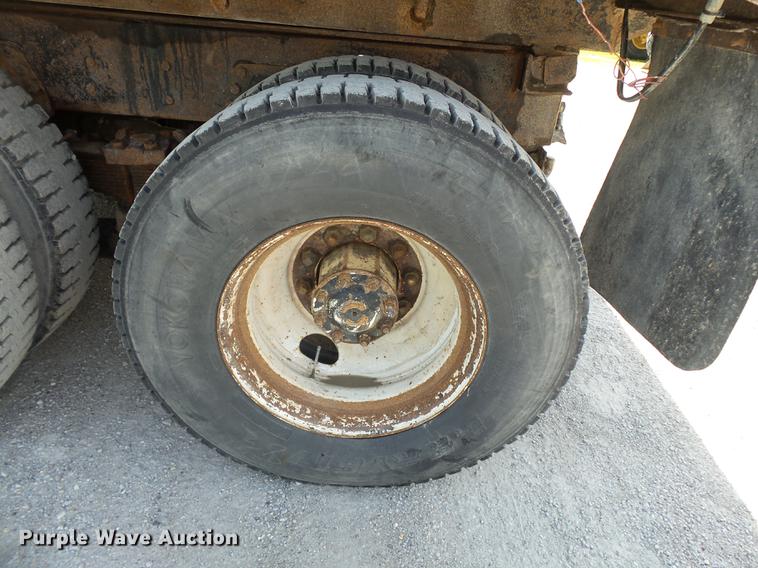 image for item DE7779 1988 Ford L9000 dump truck