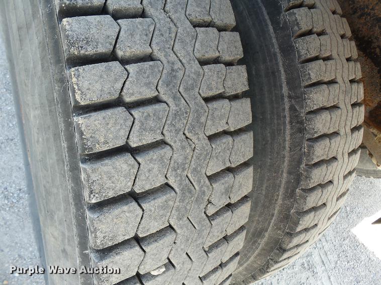 image for item DE7779 1988 Ford L9000 dump truck