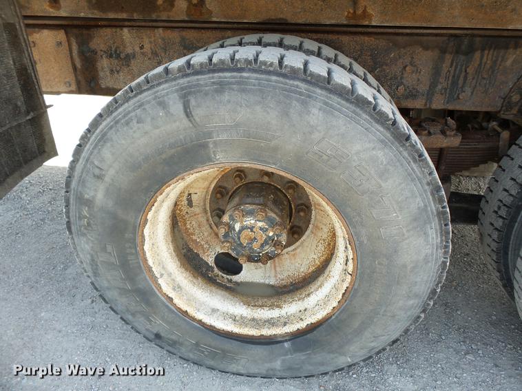 image for item DE7779 1988 Ford L9000 dump truck