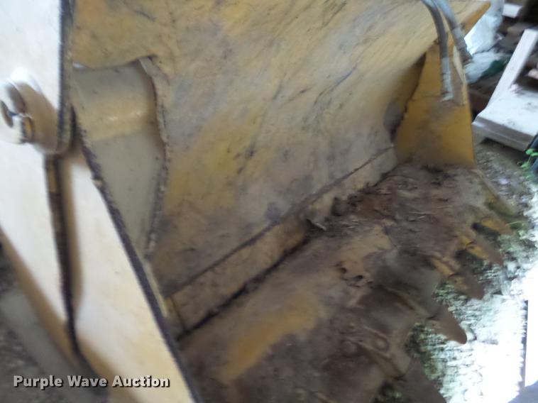 image for item DE7788 John Deere clamshell bucket