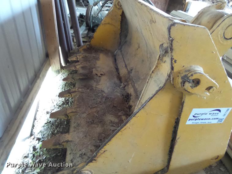 image for item DE7788 John Deere clamshell bucket