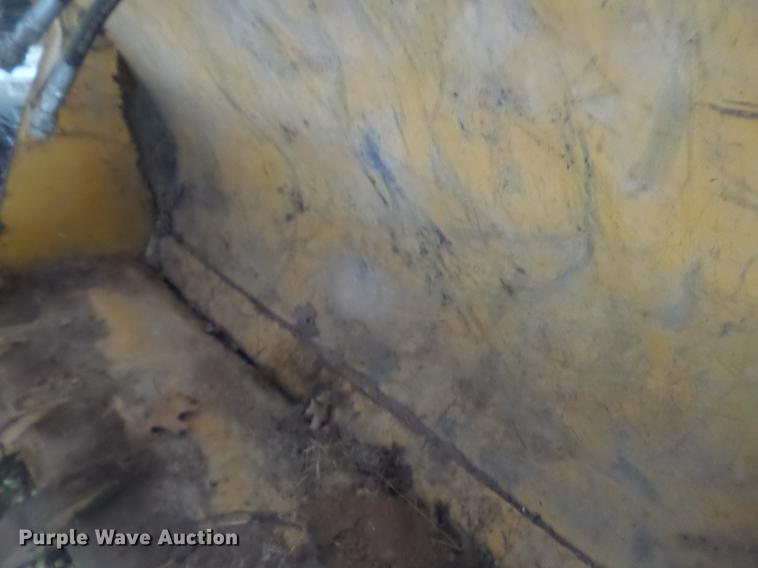 image for item DE7788 John Deere clamshell bucket