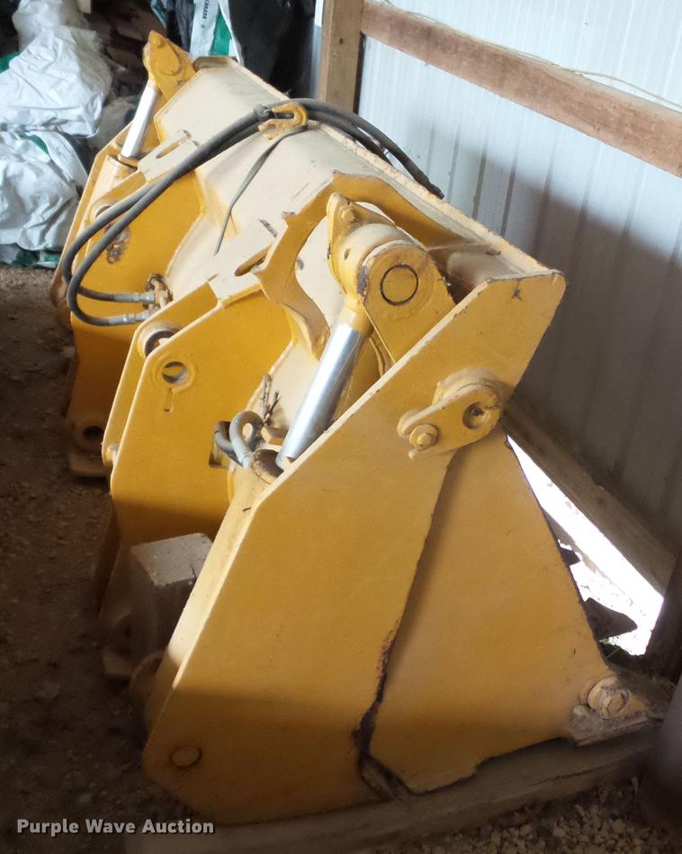 image for item DE7788 John Deere clamshell bucket