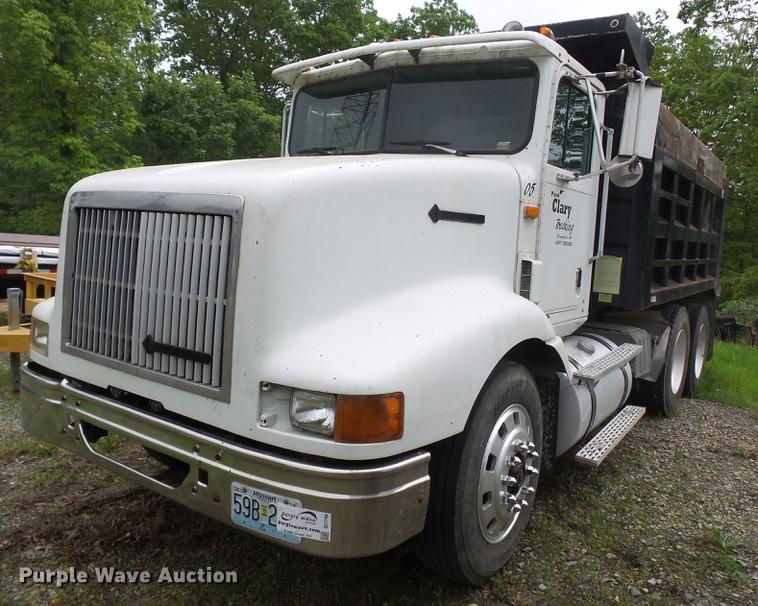 image for item DE7790 1994 International 9200 dump truck