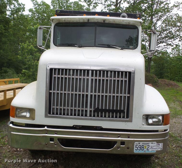 image for item DE7790 1994 International 9200 dump truck