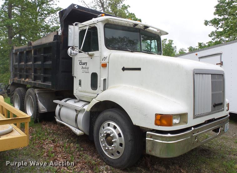 image for item DE7790 1994 International 9200 dump truck