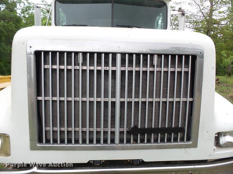 image for item DE7790 1994 International 9200 dump truck