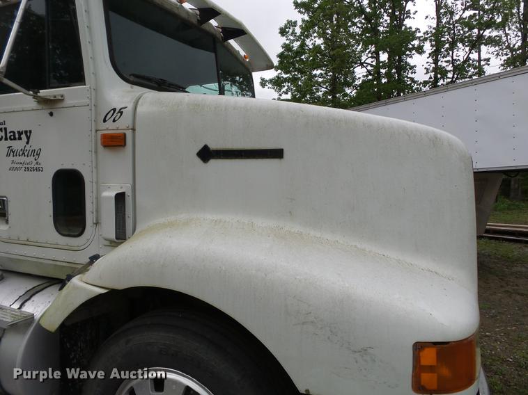 image for item DE7790 1994 International 9200 dump truck