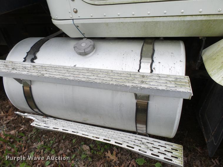 image for item DE7790 1994 International 9200 dump truck