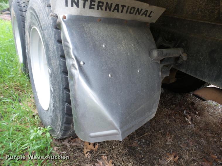 image for item DE7790 1994 International 9200 dump truck