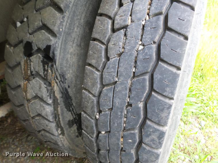 image for item DE7790 1994 International 9200 dump truck