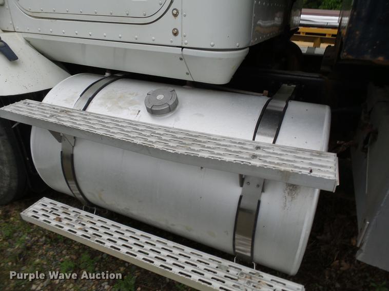 image for item DE7790 1994 International 9200 dump truck