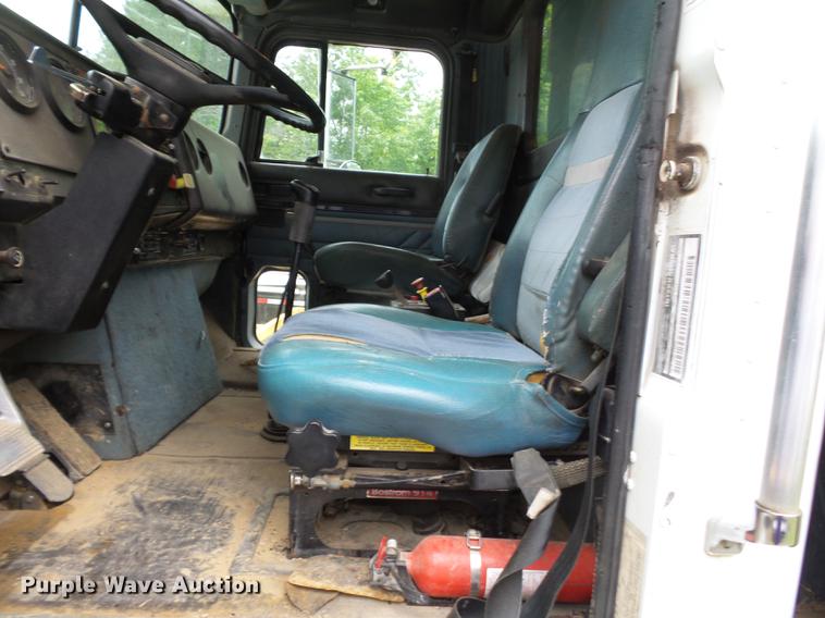 image for item DE7790 1994 International 9200 dump truck