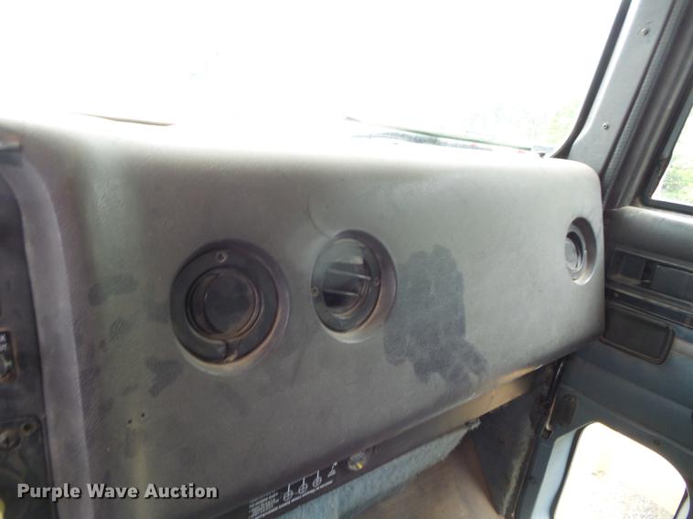 image for item DE7790 1994 International 9200 dump truck