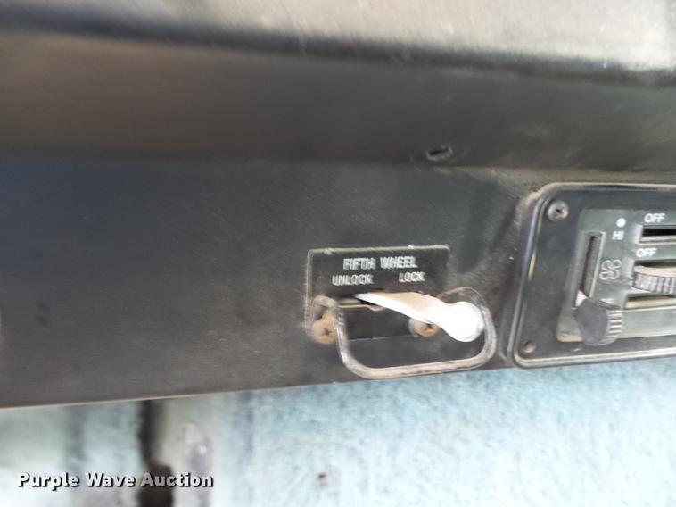 image for item DE7790 1994 International 9200 dump truck