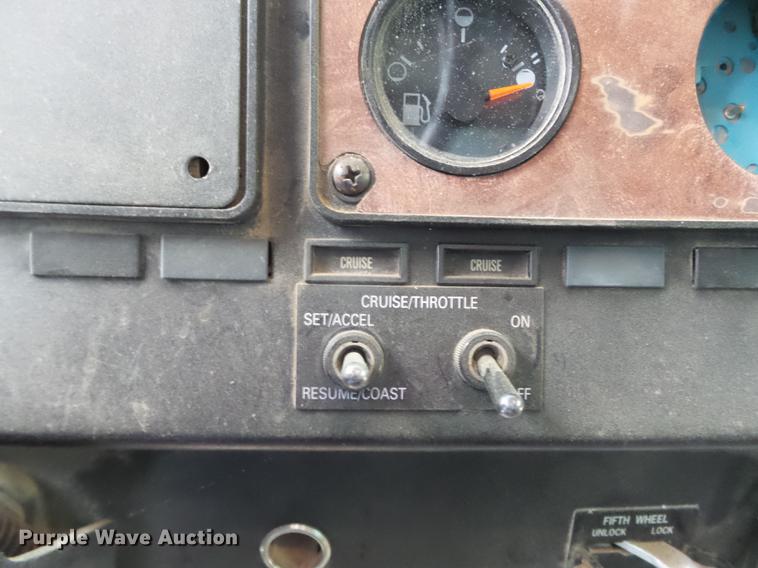 image for item DE7790 1994 International 9200 dump truck