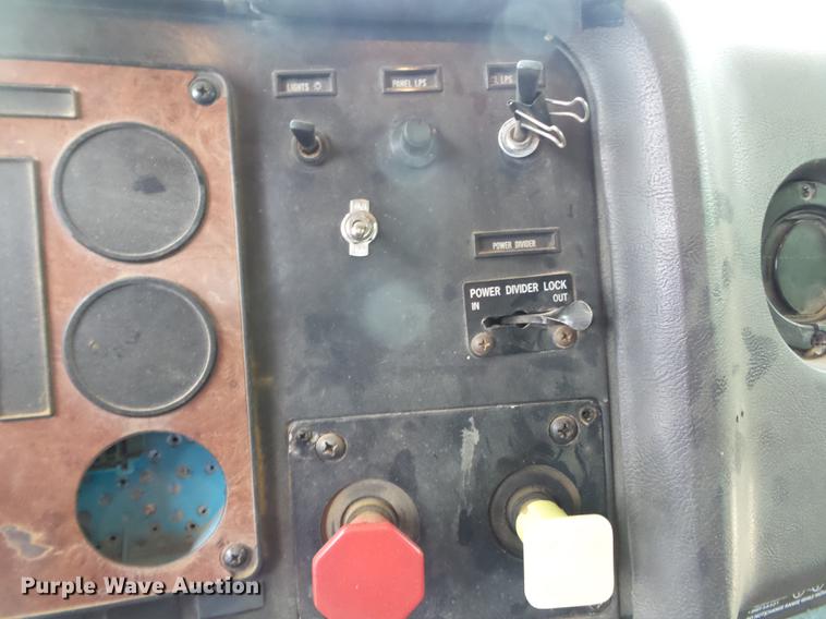 image for item DE7790 1994 International 9200 dump truck