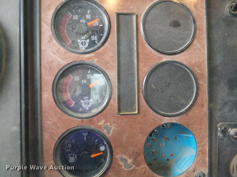 image for item DE7790 1994 International 9200 dump truck