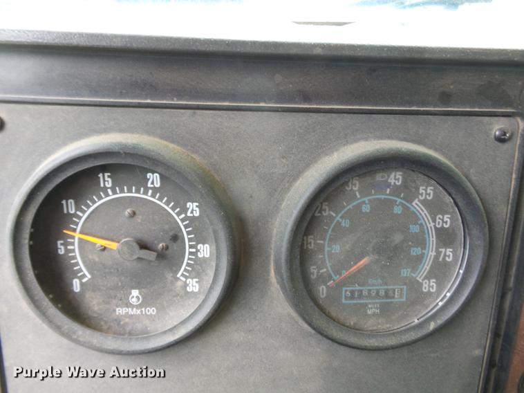 image for item DE7790 1994 International 9200 dump truck