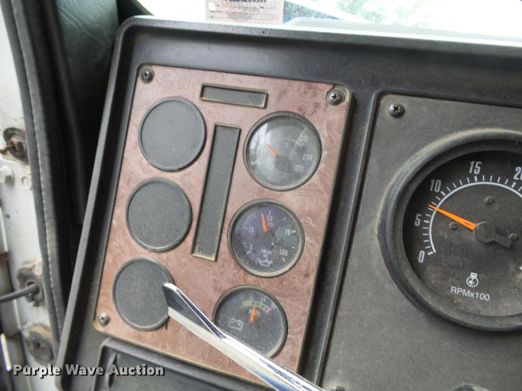 image for item DE7790 1994 International 9200 dump truck