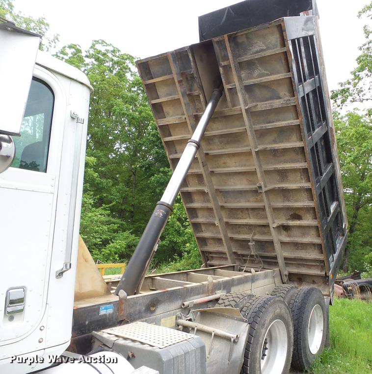 image for item DE7790 1994 International 9200 dump truck