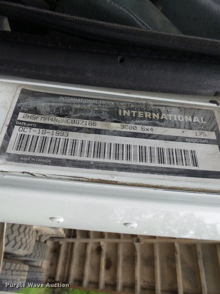 image for item DE7790 1994 International 9200 dump truck