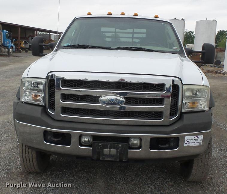 image for item DE7793 2005 Ford F550 Super Duty flatbed truck