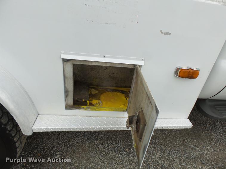 image for item DE7793 2005 Ford F550 Super Duty flatbed truck