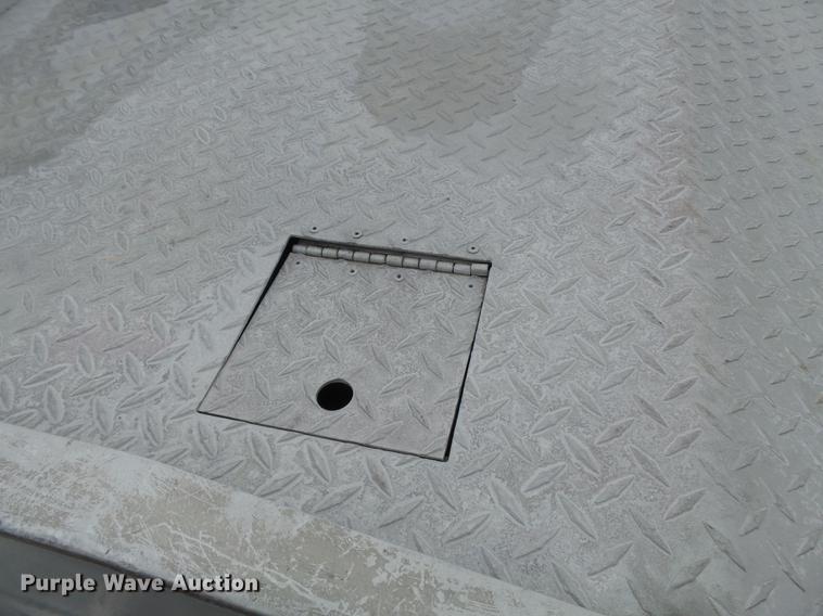 image for item DE7793 2005 Ford F550 Super Duty flatbed truck