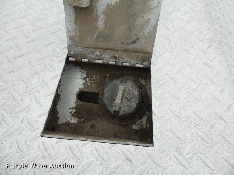 image for item DE7793 2005 Ford F550 Super Duty flatbed truck