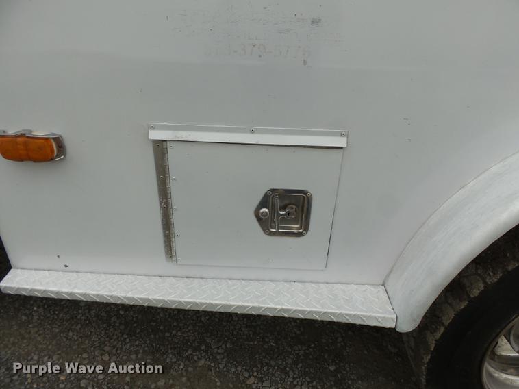 image for item DE7793 2005 Ford F550 Super Duty flatbed truck