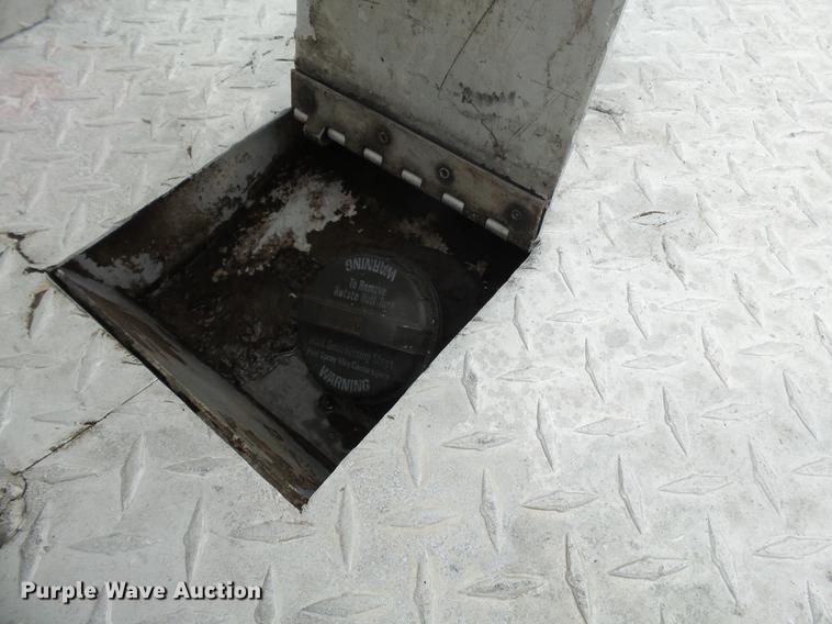 image for item DE7793 2005 Ford F550 Super Duty flatbed truck