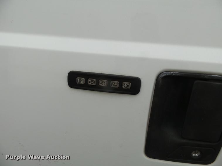 image for item DE7793 2005 Ford F550 Super Duty flatbed truck