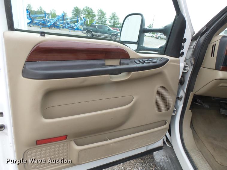 image for item DE7793 2005 Ford F550 Super Duty flatbed truck