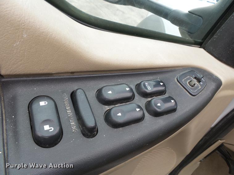 image for item DE7793 2005 Ford F550 Super Duty flatbed truck