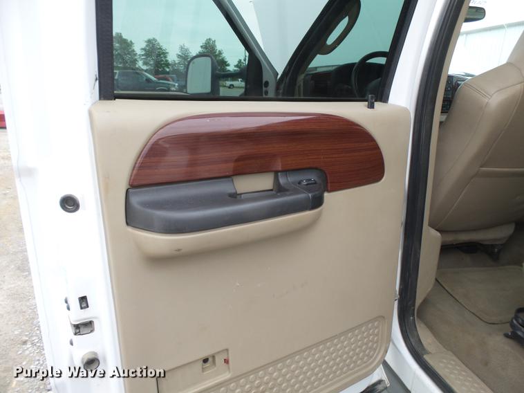 image for item DE7793 2005 Ford F550 Super Duty flatbed truck