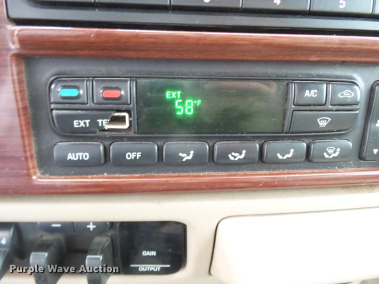 image for item DE7793 2005 Ford F550 Super Duty flatbed truck