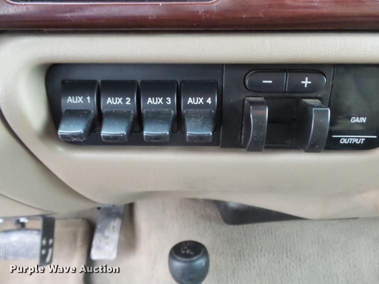 image for item DE7793 2005 Ford F550 Super Duty flatbed truck