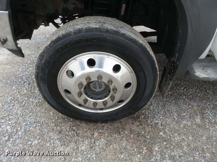 image for item DE7793 2005 Ford F550 Super Duty flatbed truck