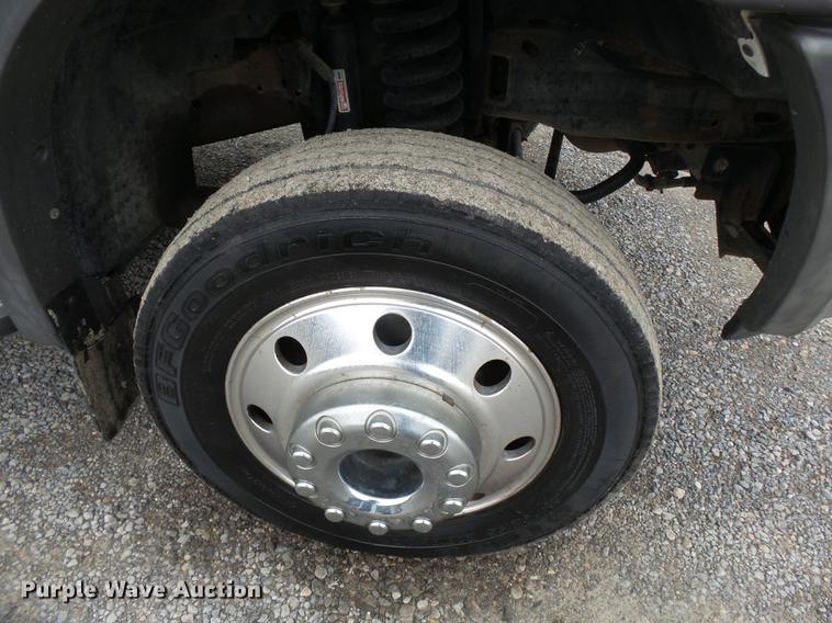 image for item DE7793 2005 Ford F550 Super Duty flatbed truck