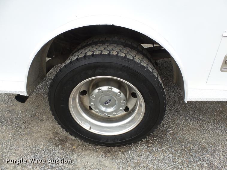 image for item DE7793 2005 Ford F550 Super Duty flatbed truck