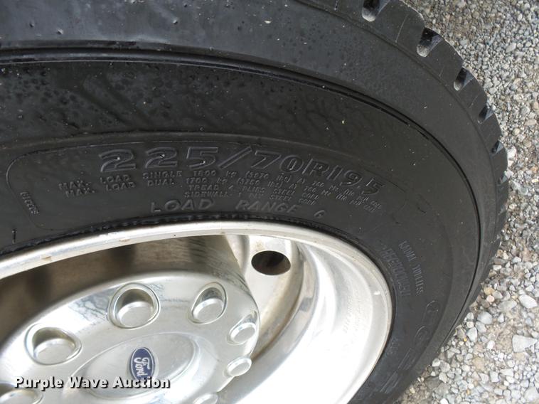 image for item DE7793 2005 Ford F550 Super Duty flatbed truck