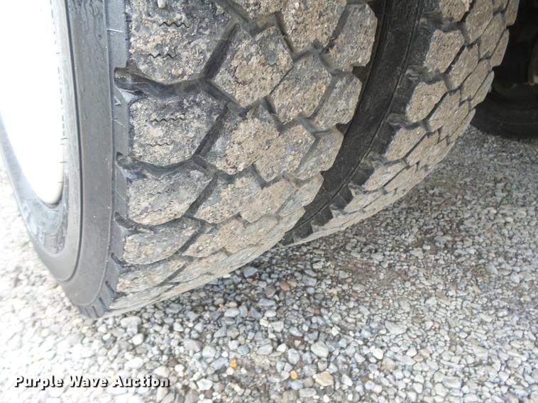 image for item DE7793 2005 Ford F550 Super Duty flatbed truck