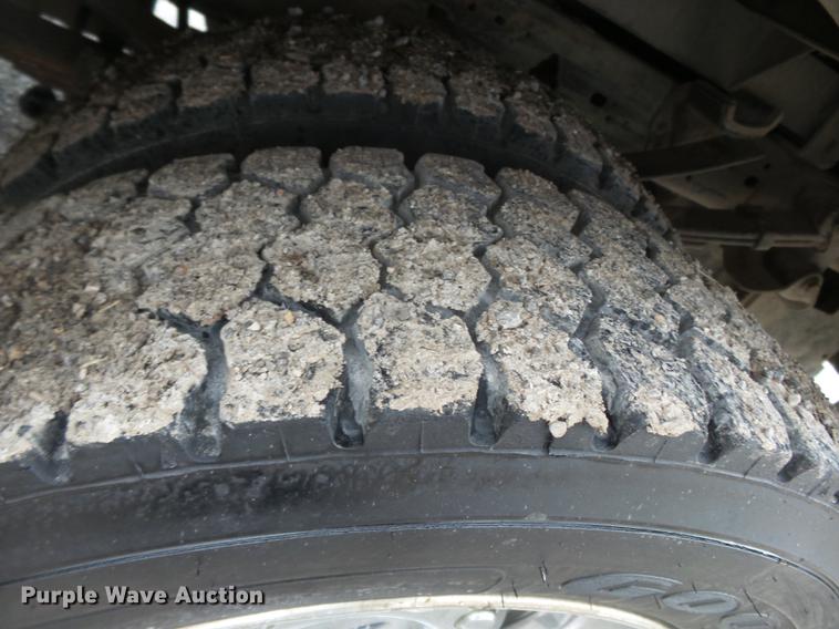 image for item DE7793 2005 Ford F550 Super Duty flatbed truck