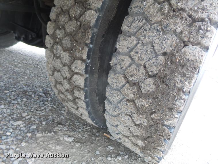 image for item DE7793 2005 Ford F550 Super Duty flatbed truck