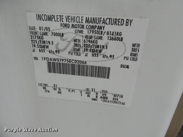 image for item DE7793 2005 Ford F550 Super Duty flatbed truck