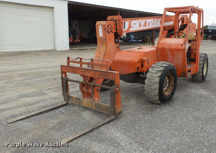 image for item DE7795 Sky Trak 5028 telehandler