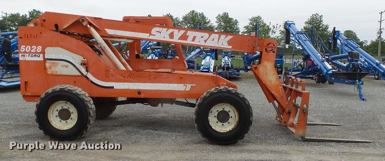 image for item DE7795 Sky Trak 5028 telehandler