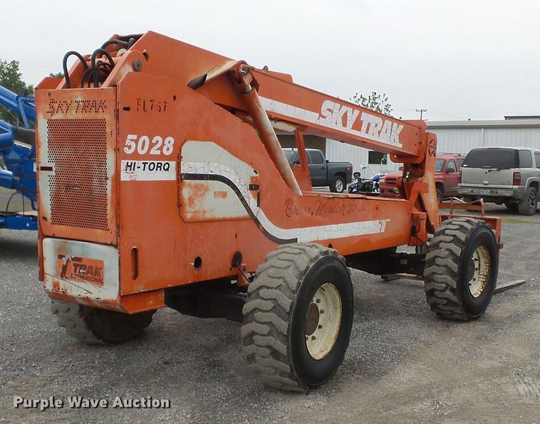 image for item DE7795 Sky Trak 5028 telehandler